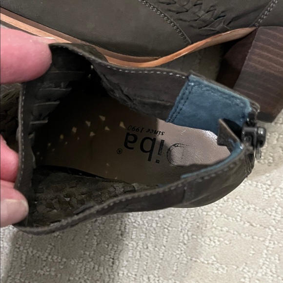 Diba Women's Dark Gray Ankle Booties women’s size 9 - Picture 6 of 7